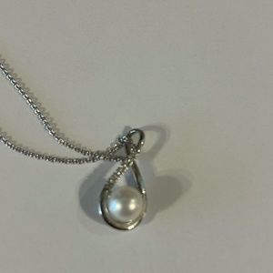 Sterling Silver chain and pearl diamond pendent
